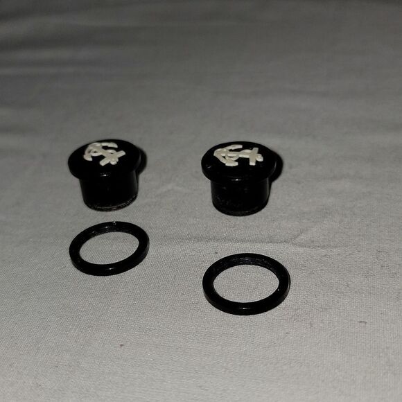 ½ plugs  - Picture 3 of 3